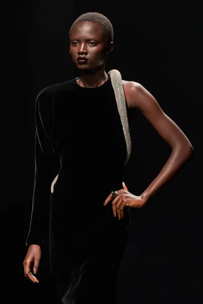 Look 99